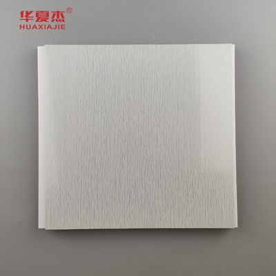 ভালো দাম আধুনিক নকশা রৌপ্য রঙের পিভিসি সিলিং এবং ওয়াল প্যানেল আর্দ্রতা প্রতিরোধী ওয়াল পিভিসি প্যানেল বিল্ডিং সজ্জা অনলাইন