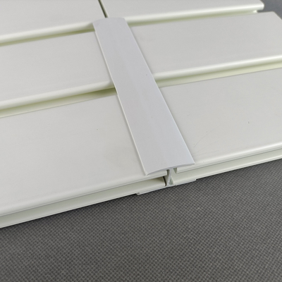 Huaxiajie সুপারমার্কেট অন্তরণ PVC Slatwall প্যানেল দোকান সজ্জা