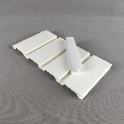 Huaxiajie সুপারমার্কেট অন্তরণ PVC Slatwall প্যানেল দোকান সজ্জা