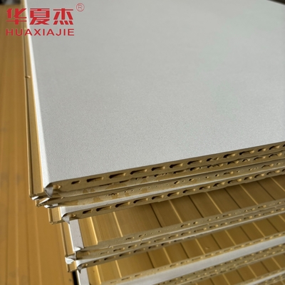 উচ্চ মানের সাদা ডব্লিউপিসি দেয়াল প্যানেল 600x9mm স্তরিত ডব্লিউপিসি বোর্ড জলরোধী প্রসাধন উপাদান