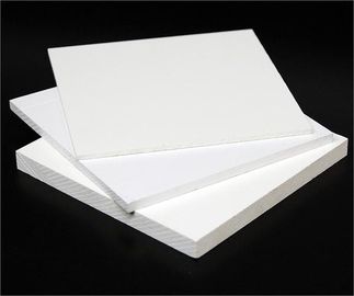 ভালো দাম Rotproof 10mm দোকান হোয়াইট পিভিসি বোর্ড / শোভাময় জন্য ফেনা বোর্ড অন্তরণ অনলাইন